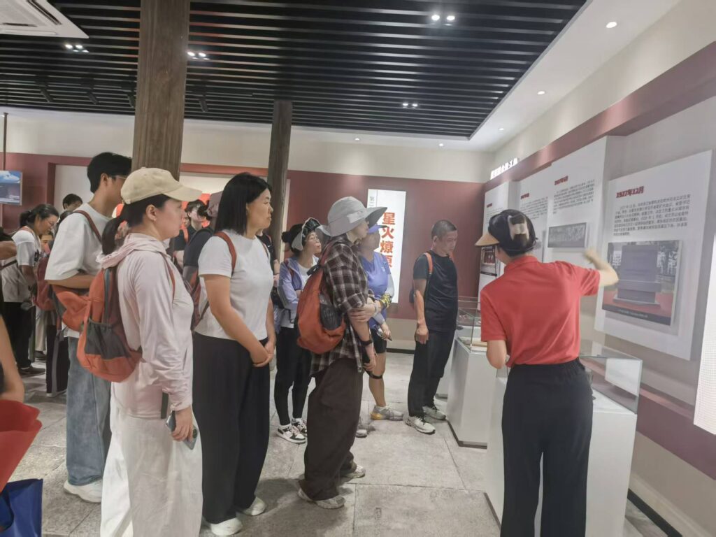 追尋紅色印記，汲取奮進(jìn)力量 —— 科信聯(lián)合黨支部“循跡溯源學(xué)思想促踐行”主題黨日活動(dòng)圓滿舉行